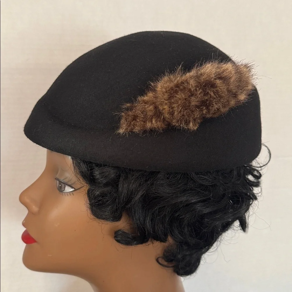 Grace Black Wool Beret with Fur Accent